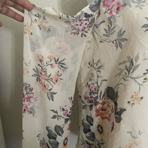 Haute Monde Open Shoulder Flower Top - Picture 4 of 7